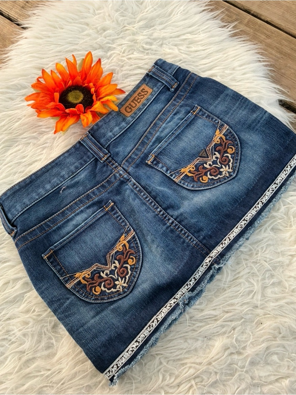 🌺LIKE NEW Y2K Guess Blue Denim Mini Skirt with Embroidered Pockets